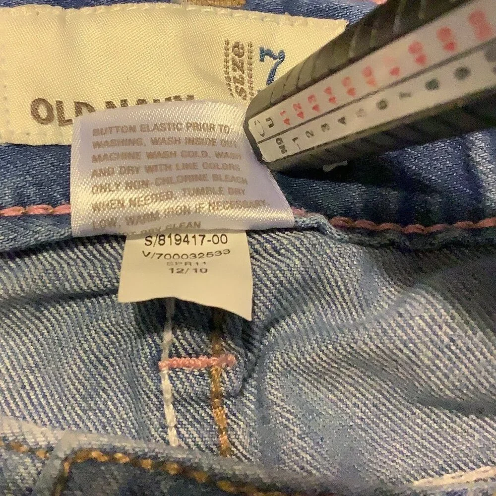 Old Navy Girls Size‎ 7 Regular Blue Denim Shorts Featuring Colorful Peace & Love